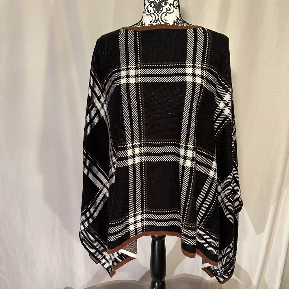 EUC Ann Taylor Plaid Black and White Poncho OS